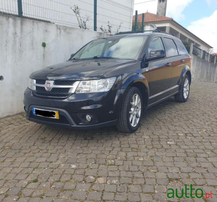 2013' Fiat Freemont photo #2