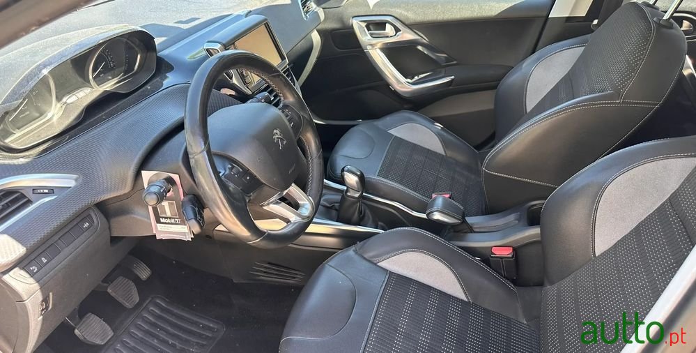 2014' Peugeot 2008 1.2 Vti Allure photo #1