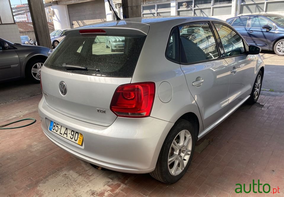 2010' Volkswagen Polo photo #4