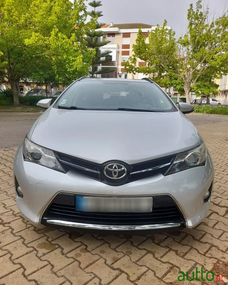 2015' Toyota Auris Touring Sports photo #4