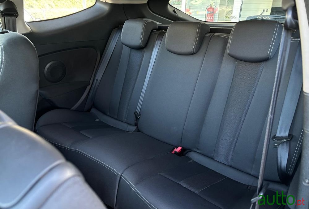 2010' Renault Mégane Coupe photo #6