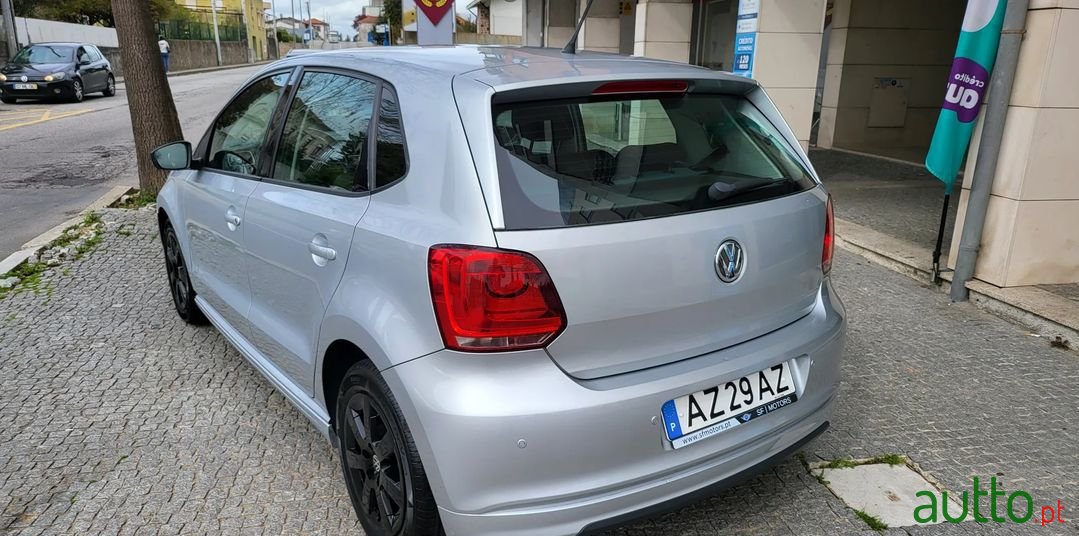 2010' Volkswagen Polo photo #4