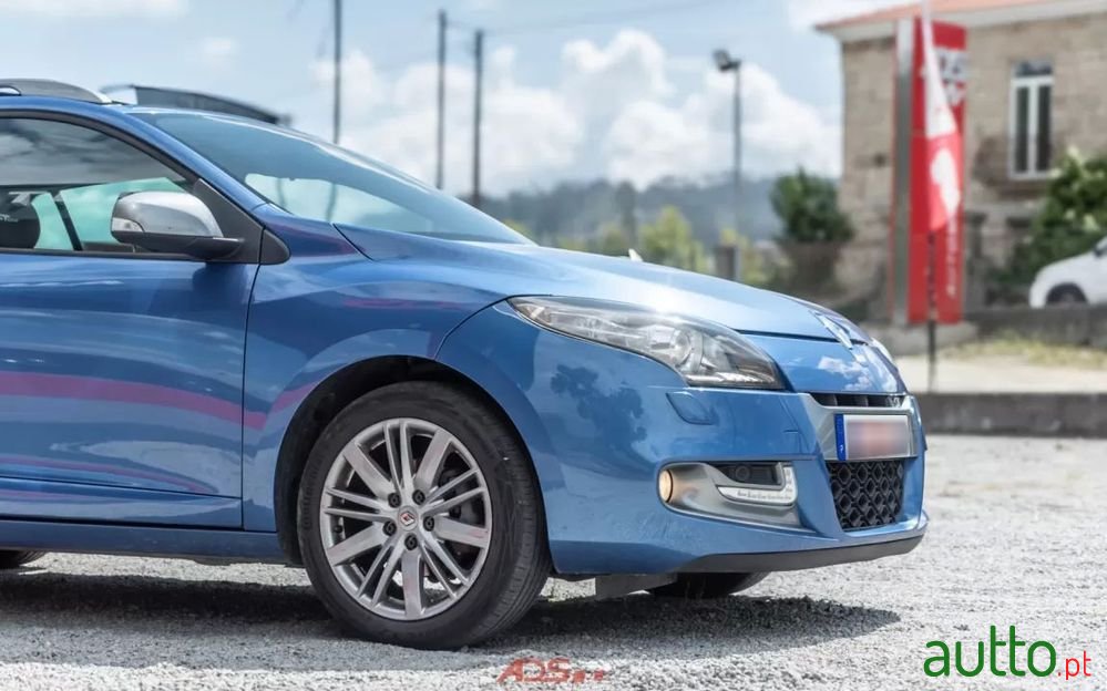 2012' Renault Megane photo #3