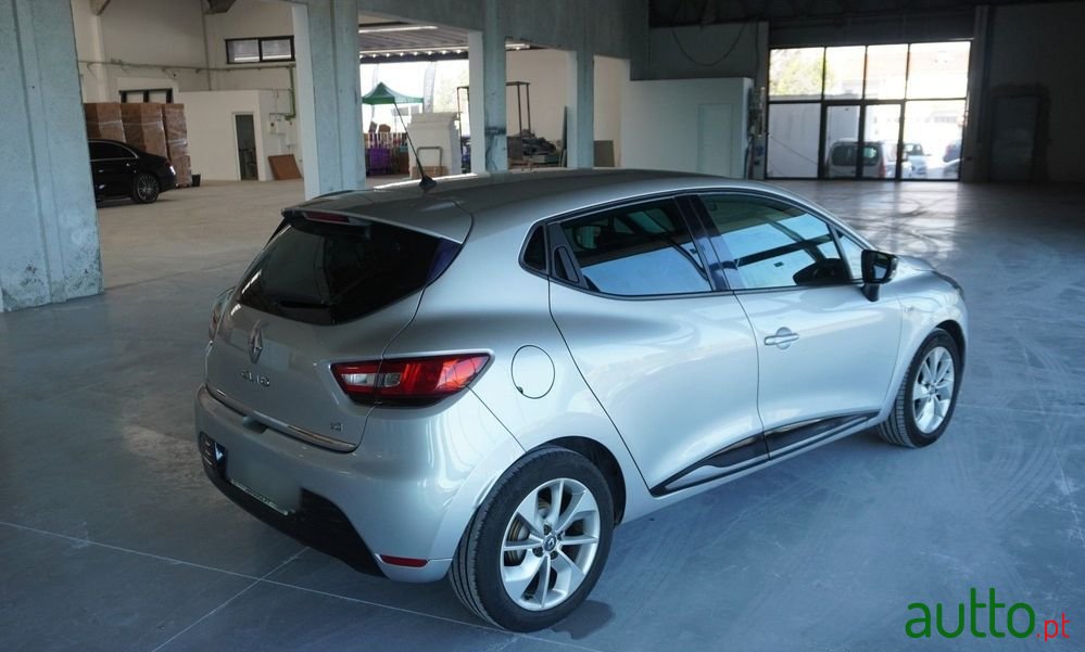 2016' Renault Clio 1.5 Dci Limited Edition photo #6