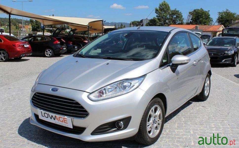 2013' Ford Fiesta photo #2