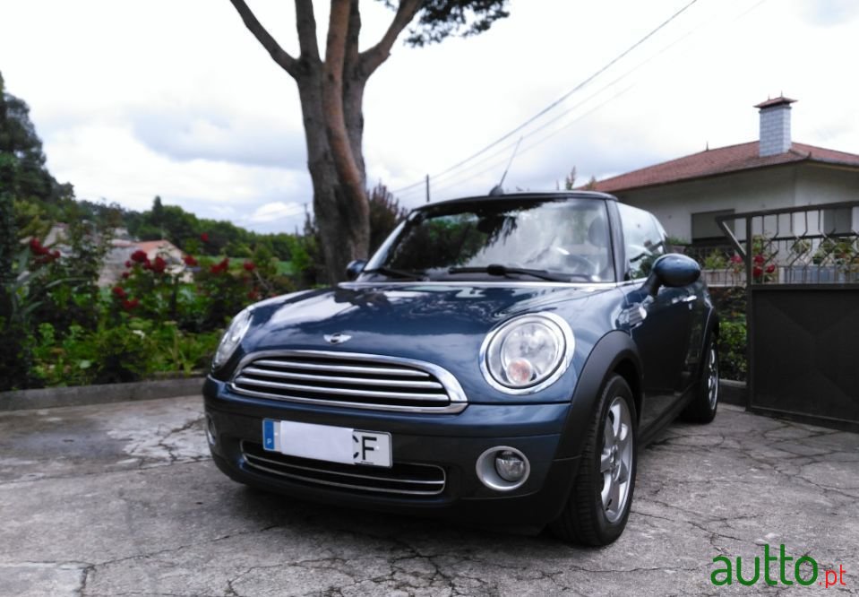 2009' MINI Cabrio Cooper photo #2