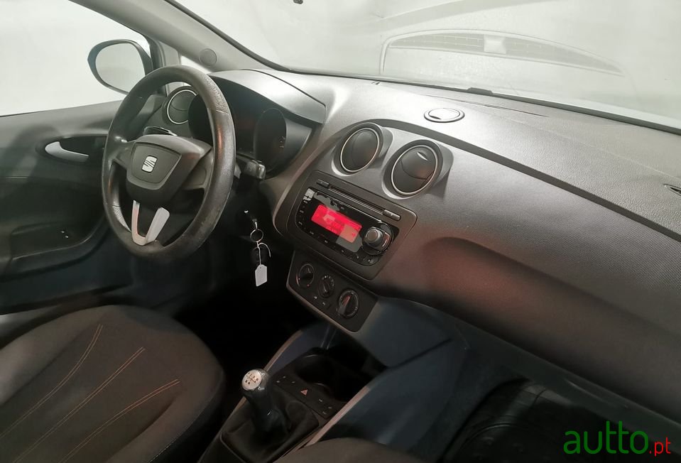 2010' SEAT Ibiza photo #4
