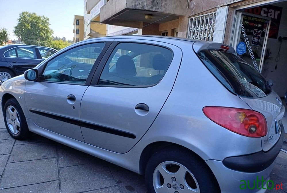 2006' Peugeot 206 1.4 Xt photo #3