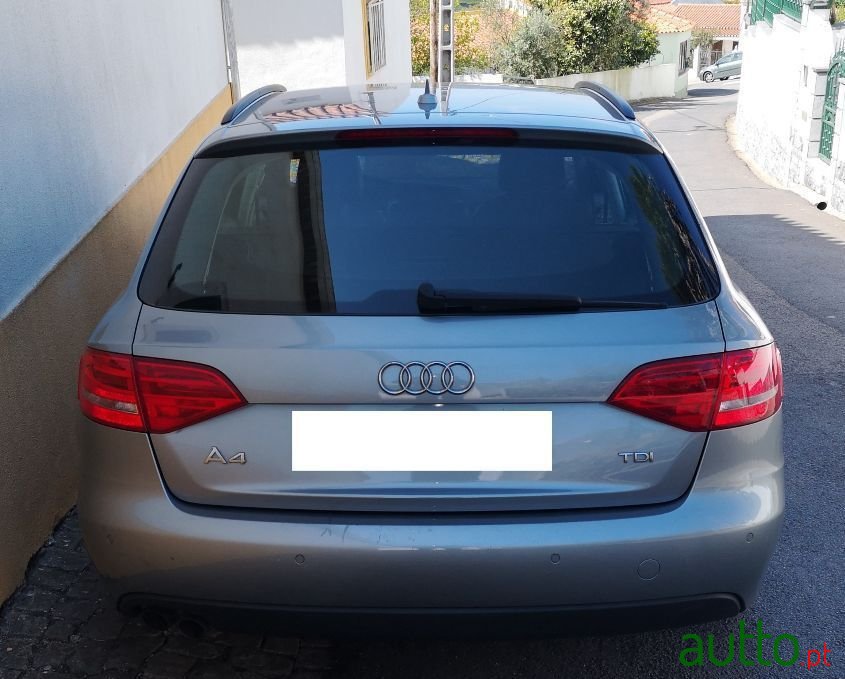 2011' Audi A4 Avant photo #3