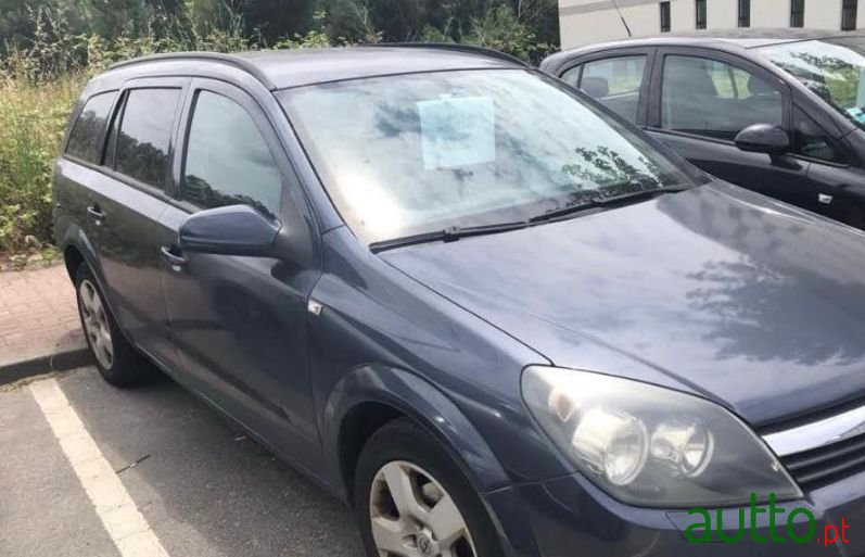 2006' Opel Astra Caravan photo #1
