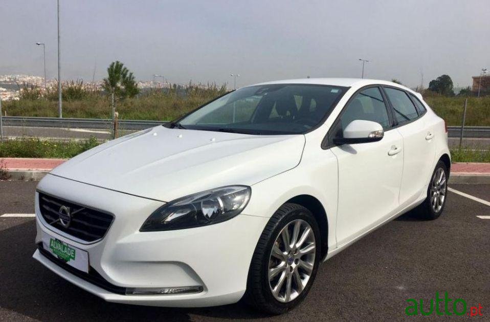 2012' Volvo V40 2.0 D3 Momentum photo #1