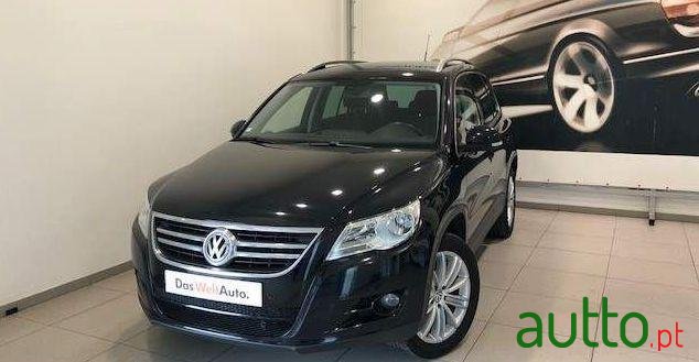 2010' Volkswagen Tiguan photo #1