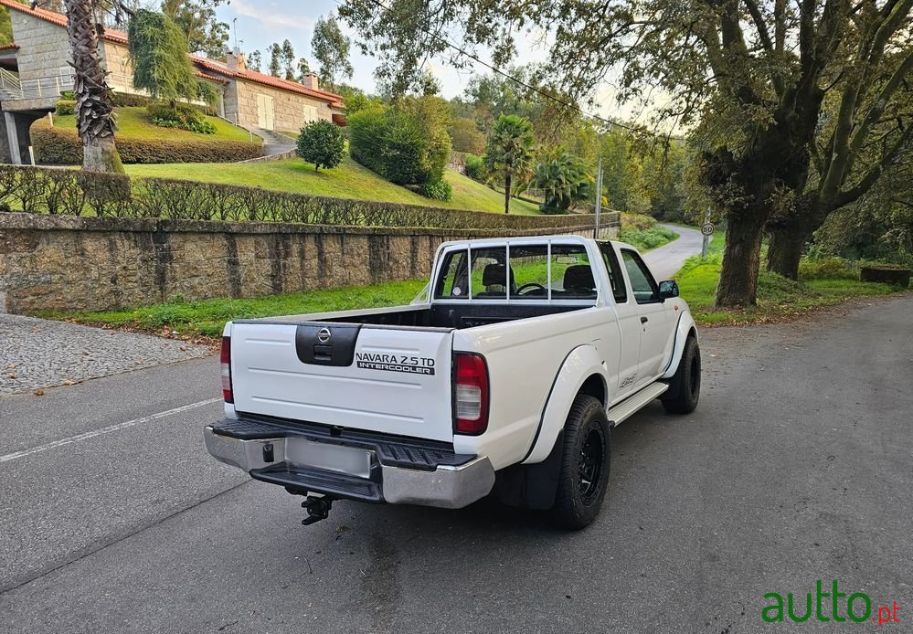 2011' Nissan Navara photo #4