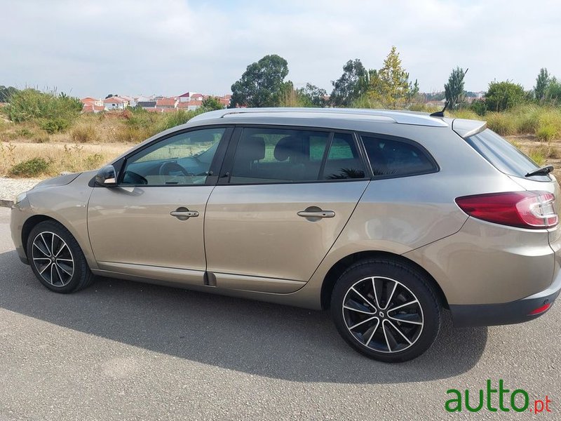 2013' Renault Megane Sport Tourer photo #2