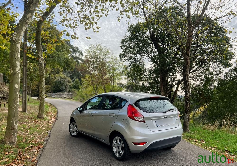 2016' Ford Fiesta photo #2