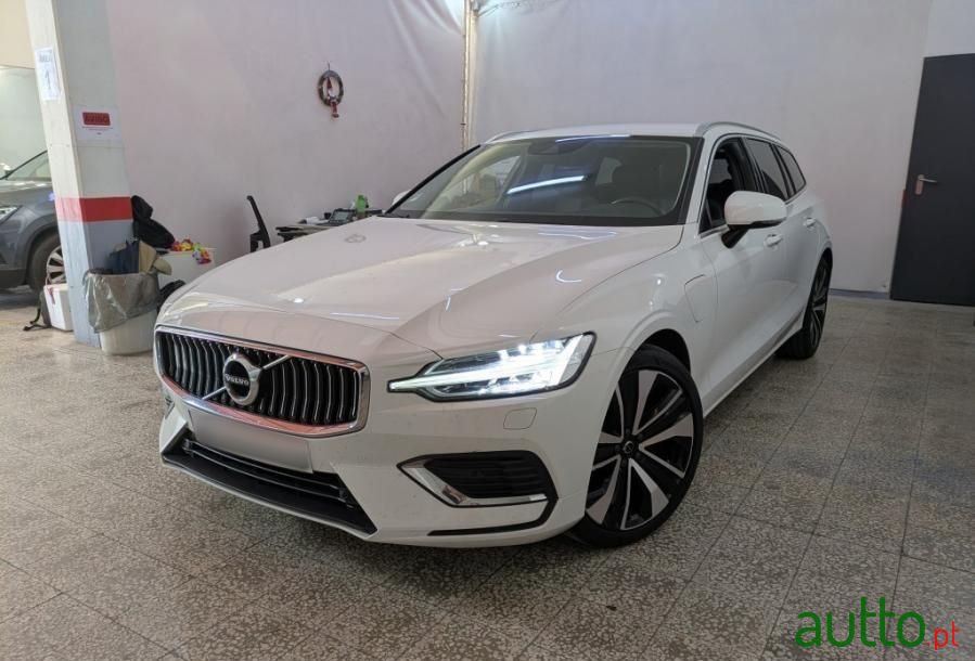 2020' Volvo V60 photo #2