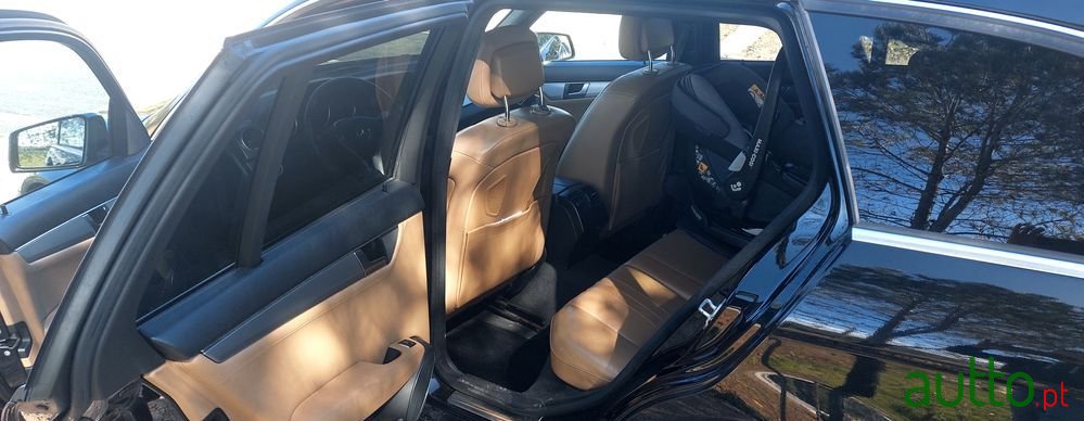 2012' Mercedes-Benz Classe C photo #6