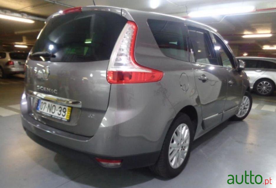 2013' Renault Grand Scenic photo #2