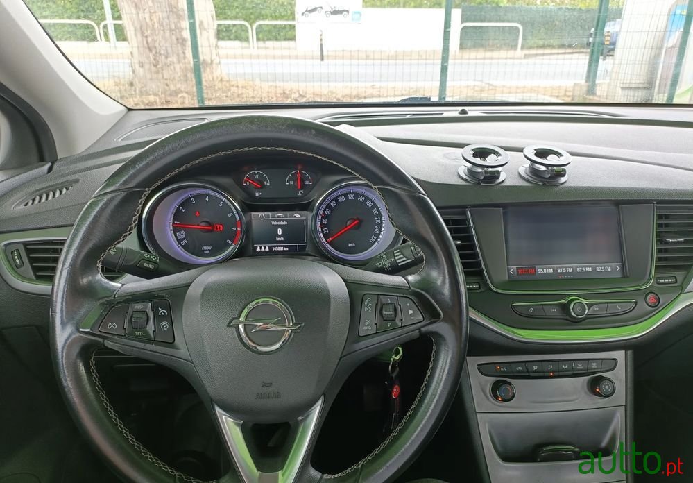 2016' Opel Astra photo #6