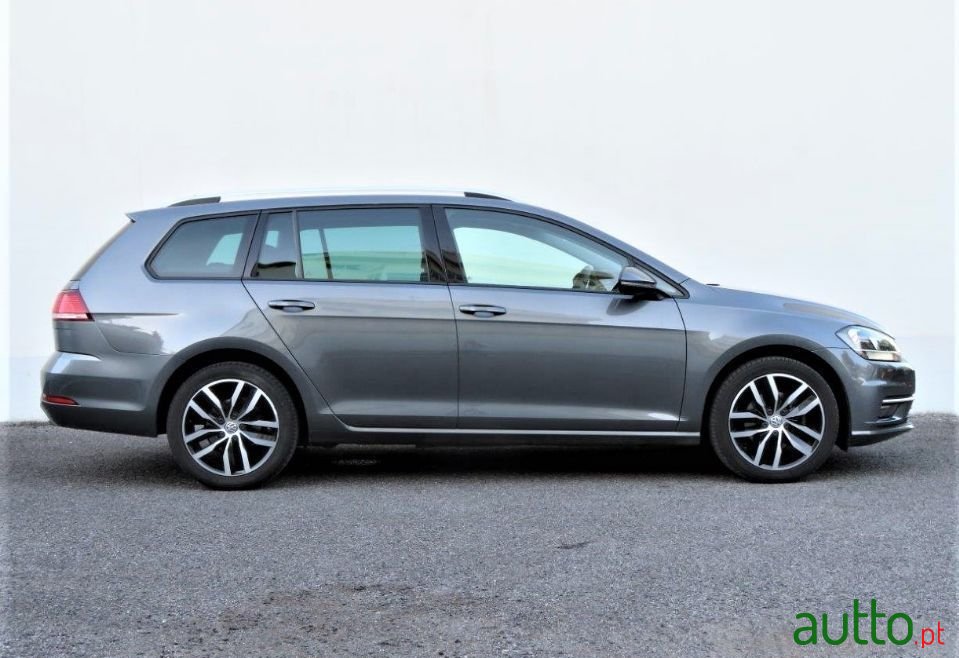 2017' Volkswagen Golf Variant photo #4