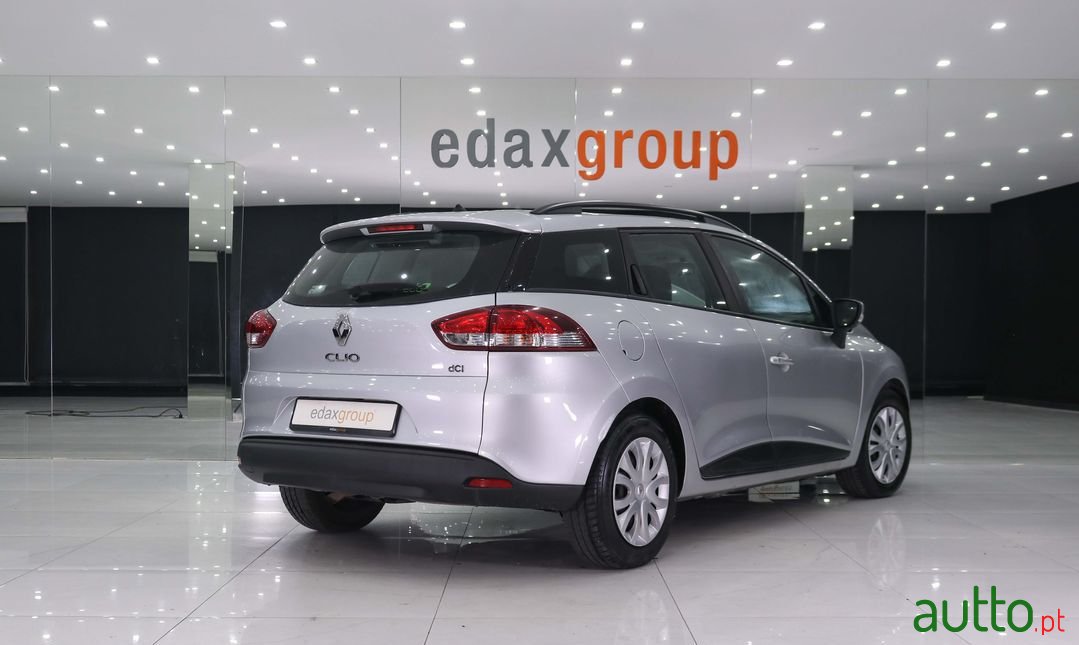 2017' Renault Clio Sport Tourer photo #3