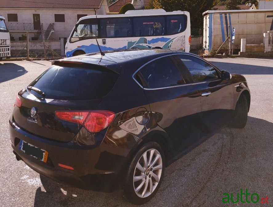 2010' Alfa Romeo Giulietta photo #3