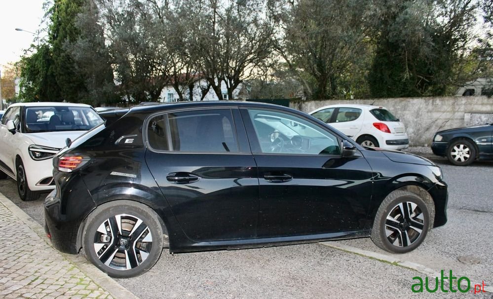 2024' Peugeot e-208 50 Kwh Style photo #2