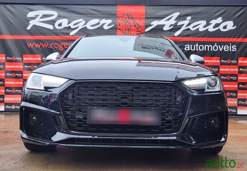 2018' Audi A4 Avant photo #2