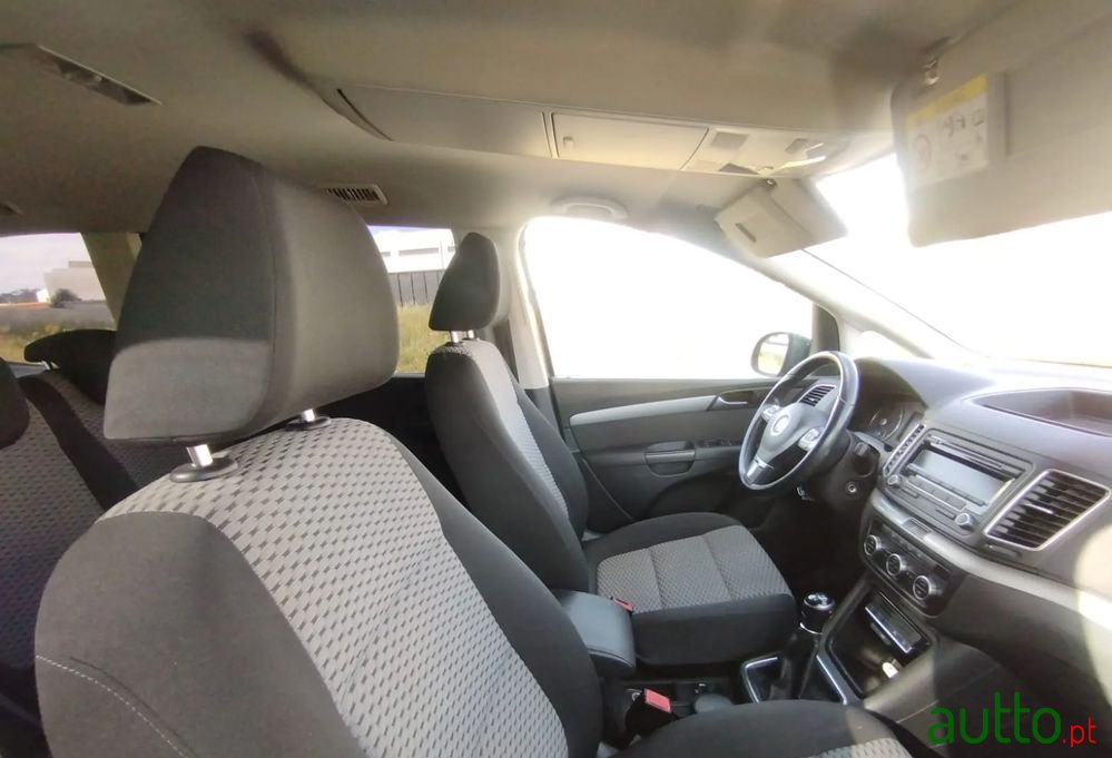 2014' Volkswagen Sharan photo #2