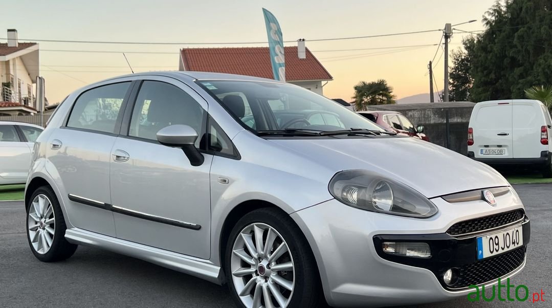 2010' Fiat Punto Evo photo #2