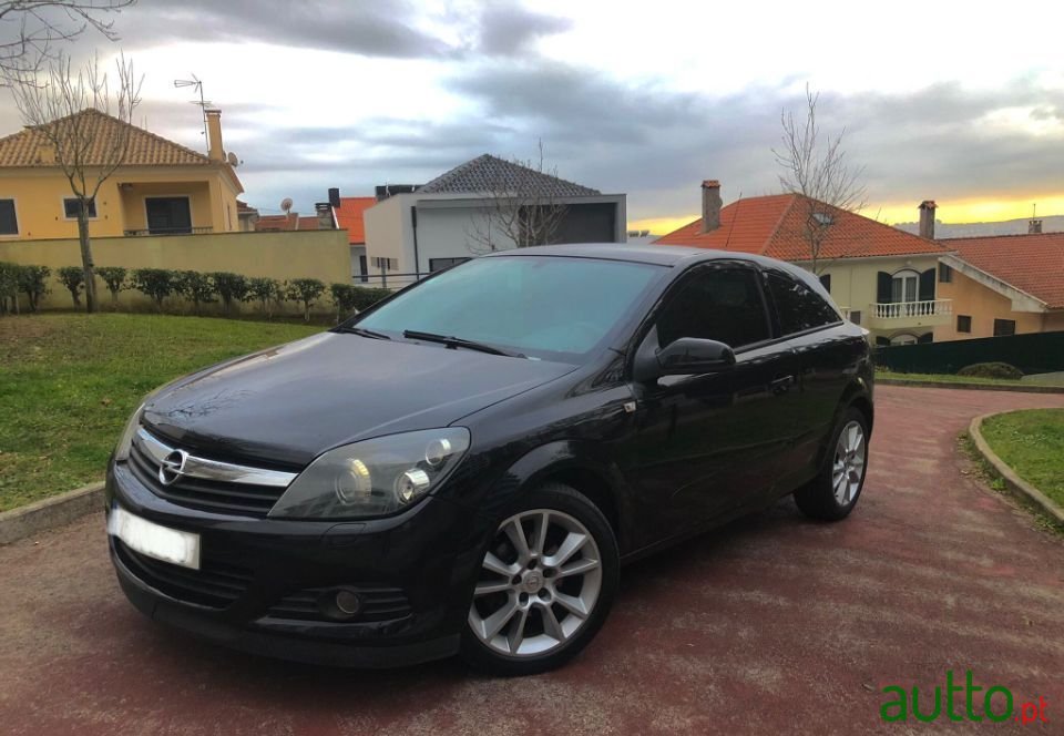 2005' Opel Astra Gtc photo #1
