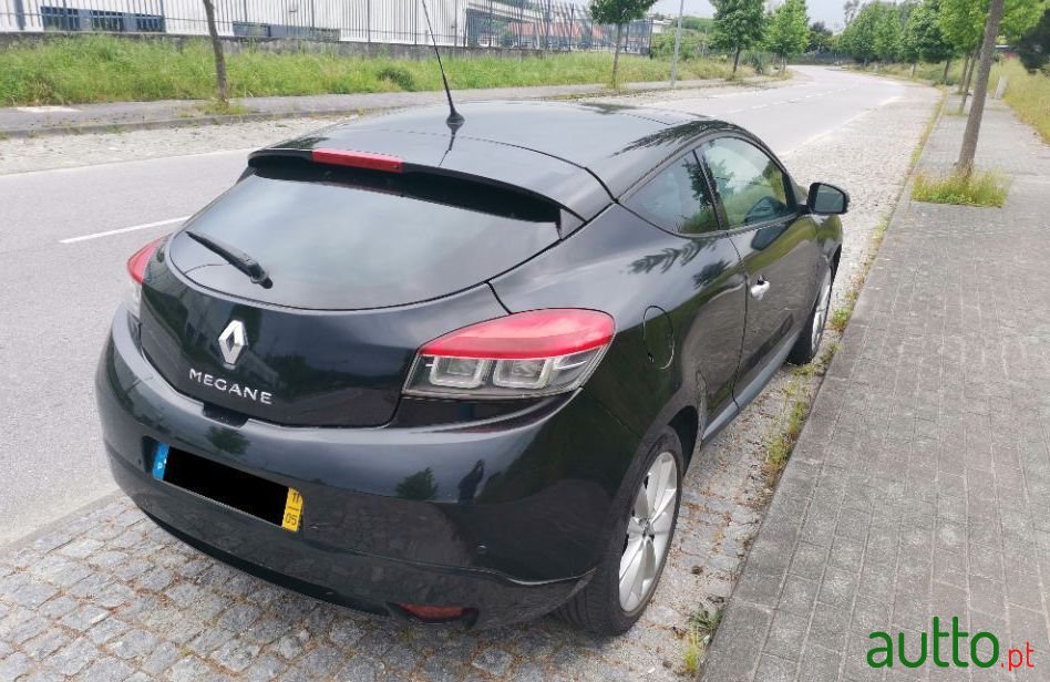 2011' Renault Megane Coupe photo #4