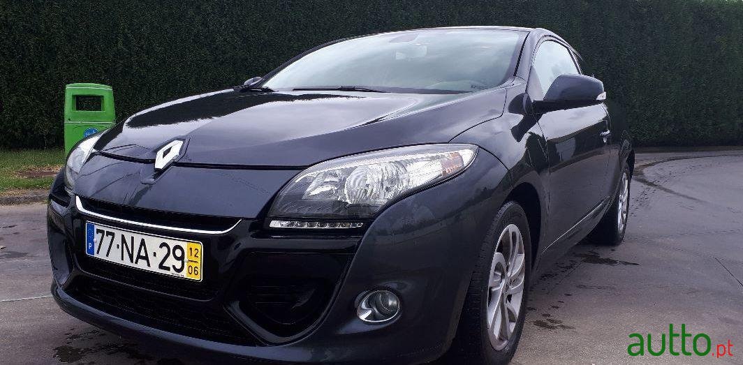 2012' Renault Megane Coupe photo #2