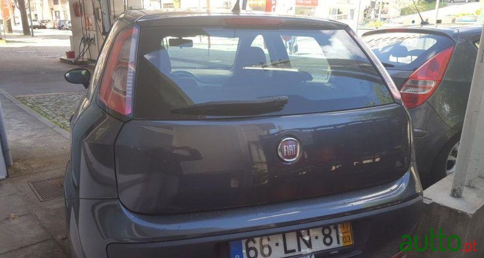 2011' Fiat Punto Evo photo #2
