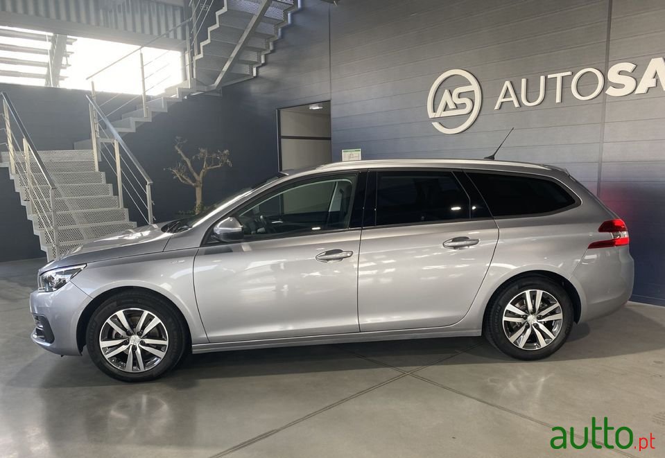 2021' Peugeot 308 Sw photo #2