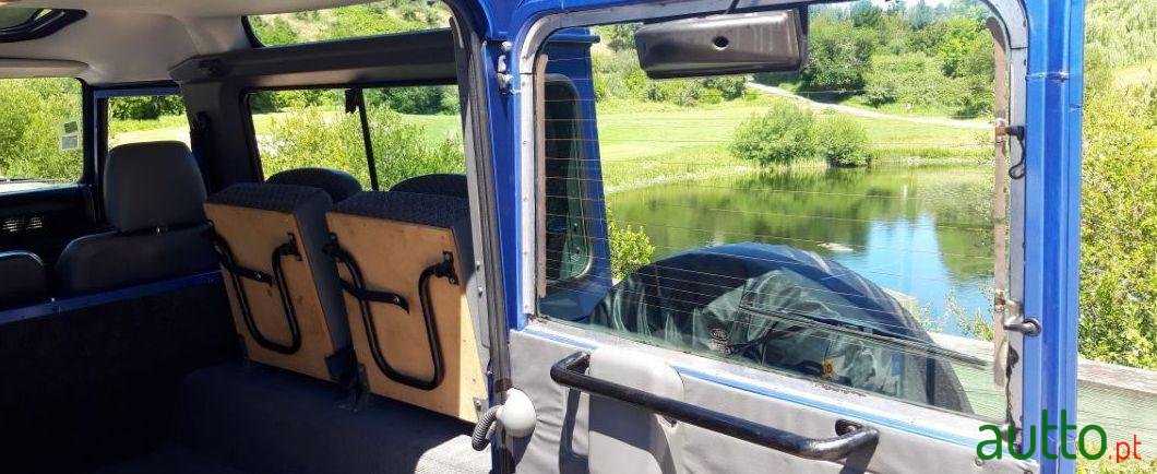 2000' Land Rover Defender photo #2