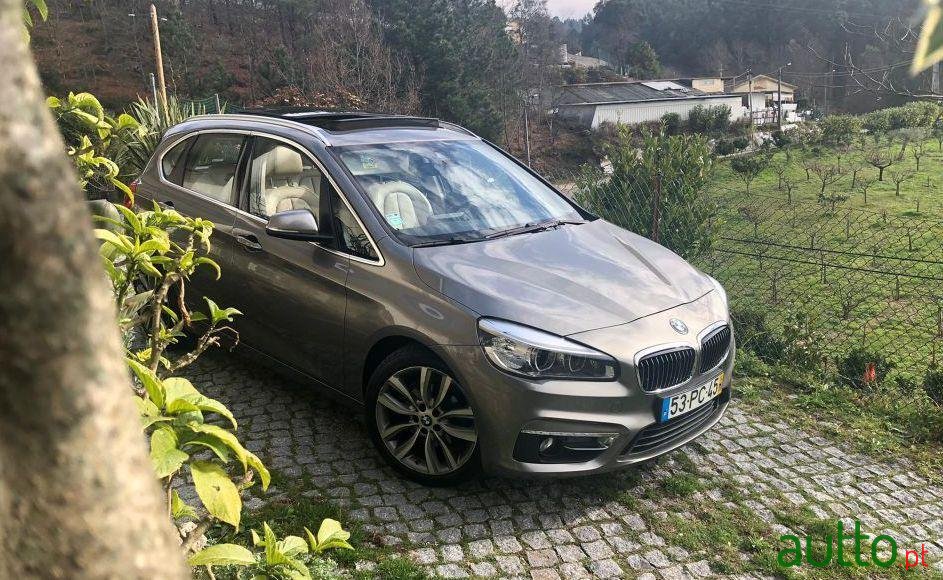 2014' BMW 218 Active Tourer Luxury photo #3