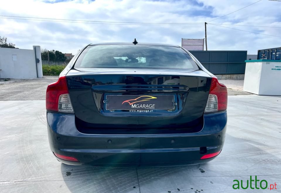 2011' Volvo S40 photo #6