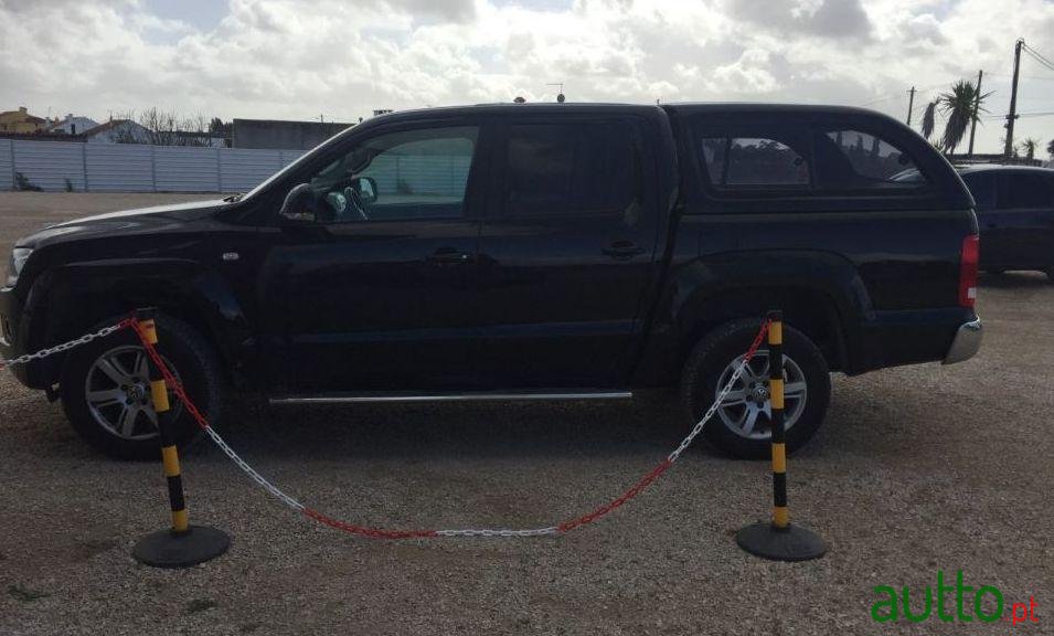 2011' Volkswagen Amarok photo #1