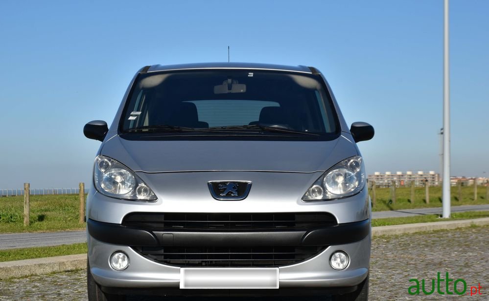2006' Peugeot 1007 1.4 Hdi Sporty photo #3