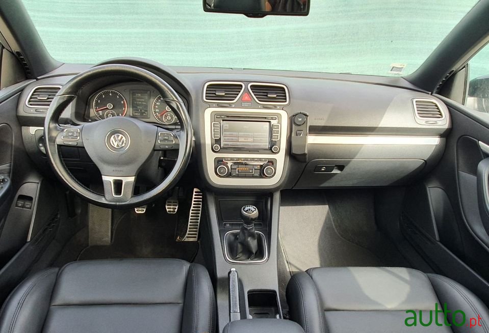 2010' Volkswagen Eos photo #4