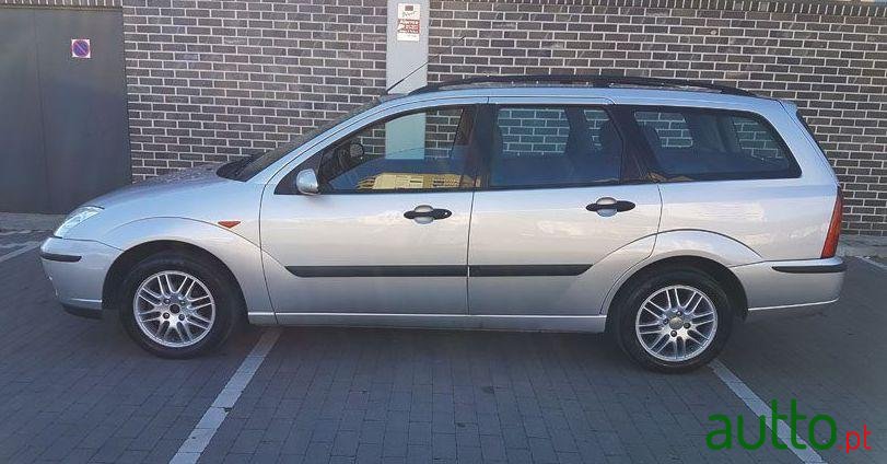 2002' Ford Focus Sw photo #1