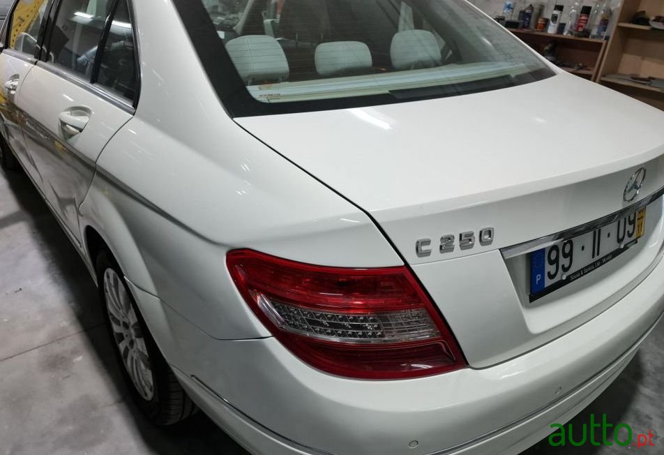 2009' Mercedes-Benz C-250 photo #1