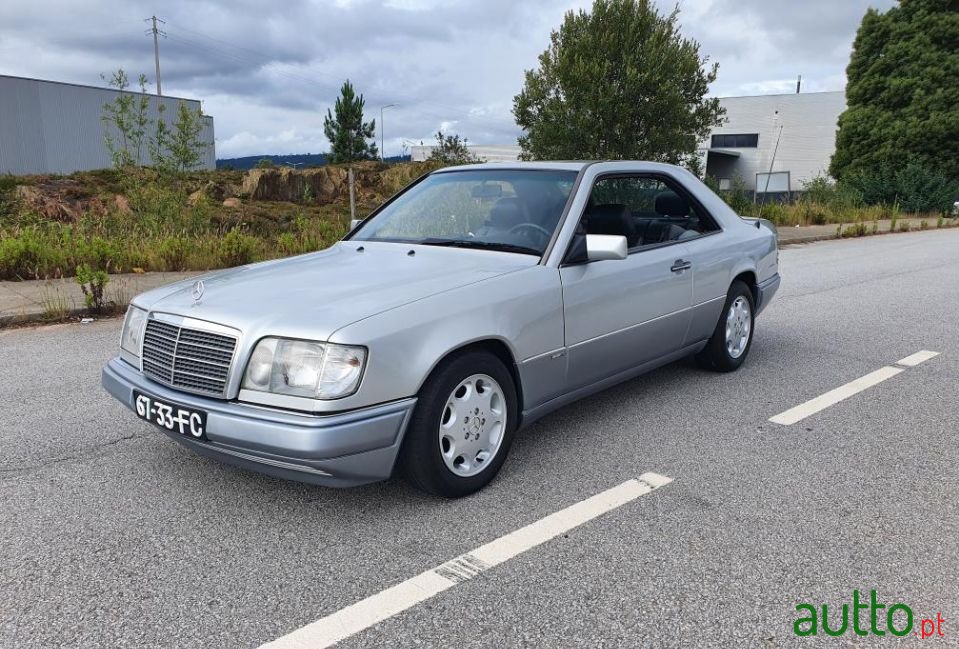 1995' Mercedes-Benz E-200 photo #1