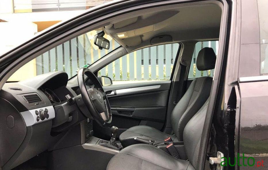 2006' Opel Astra Caravan photo #1