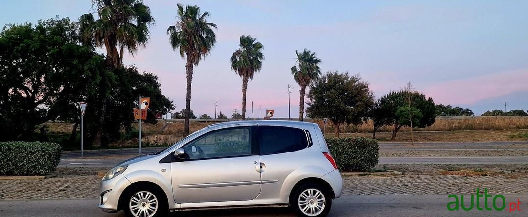 2010' Renault Twingo photo #3