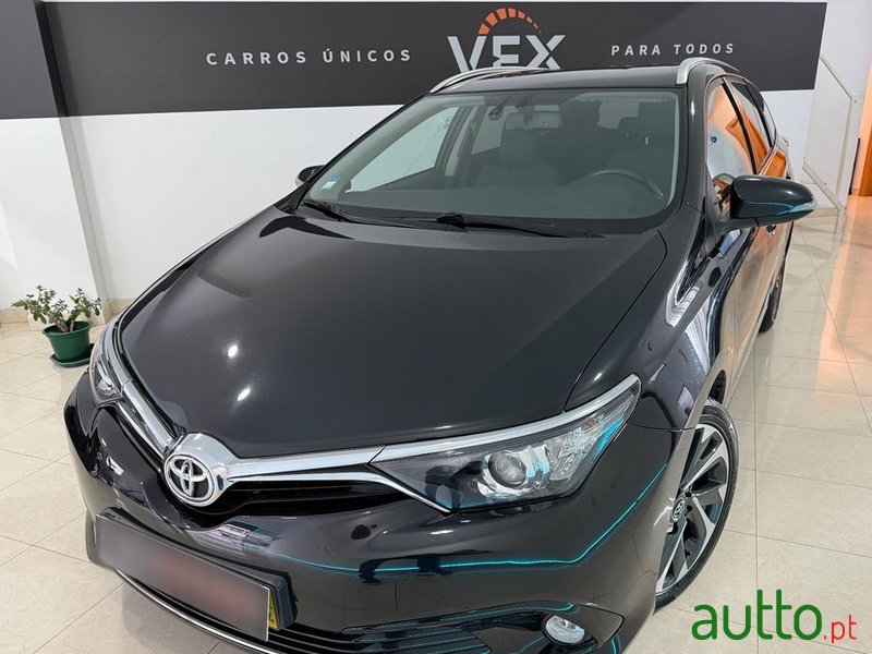 2016' Toyota Auris Touring Sports photo #1