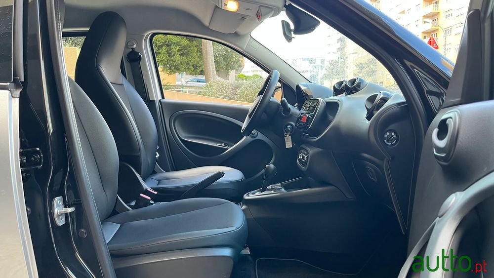 2021' Smart Forfour Electric Drive Passion photo #6
