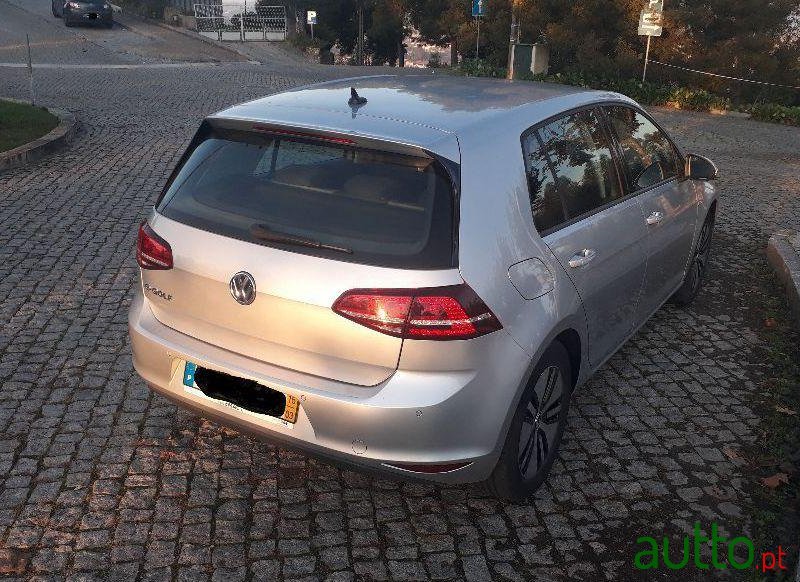 2015' Volkswagen Golf photo #2