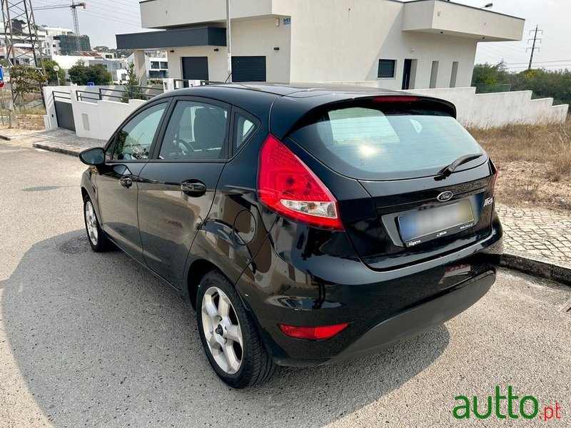 2010' Ford Fiesta 1.25 Titanium photo #5